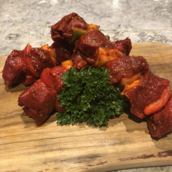 GEMARINEERDE RUNDSBROCHETTEN